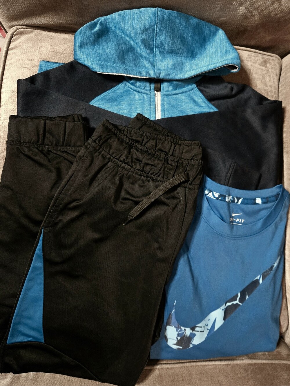 3 Piece Boys Bundle NIKE BODY GLOVE HEAD Activewear Hoodie Pants Top Size M